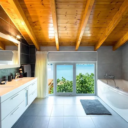 Waterside Villa Kontokali