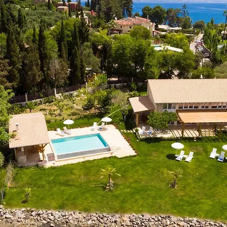 Waterside Villa *